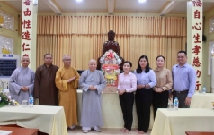PGHBC - Phó Chủ tịch Ủy ban MTTQVN TP.HCM thăm trường hạ chùa Phước Thiện (H.Bình Chánh)